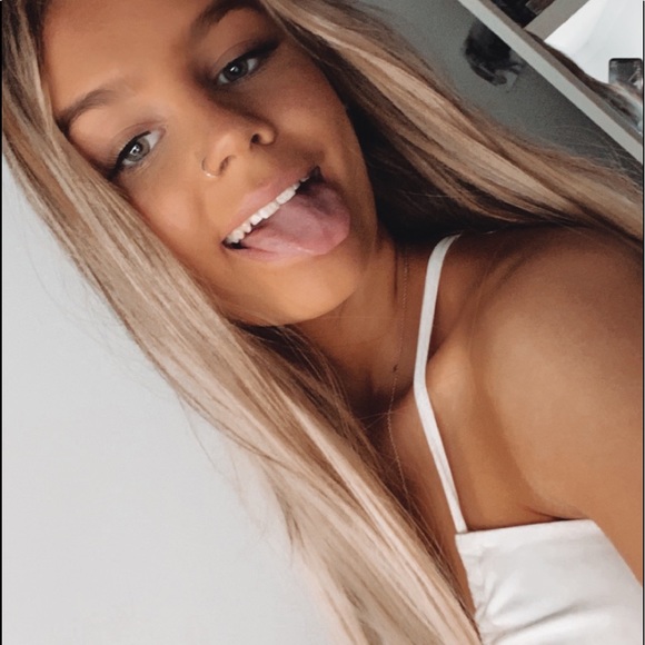adellehajko